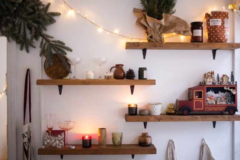 31 Magical Christmas Decor Ideas for the Ultimate Festive Dorm Room